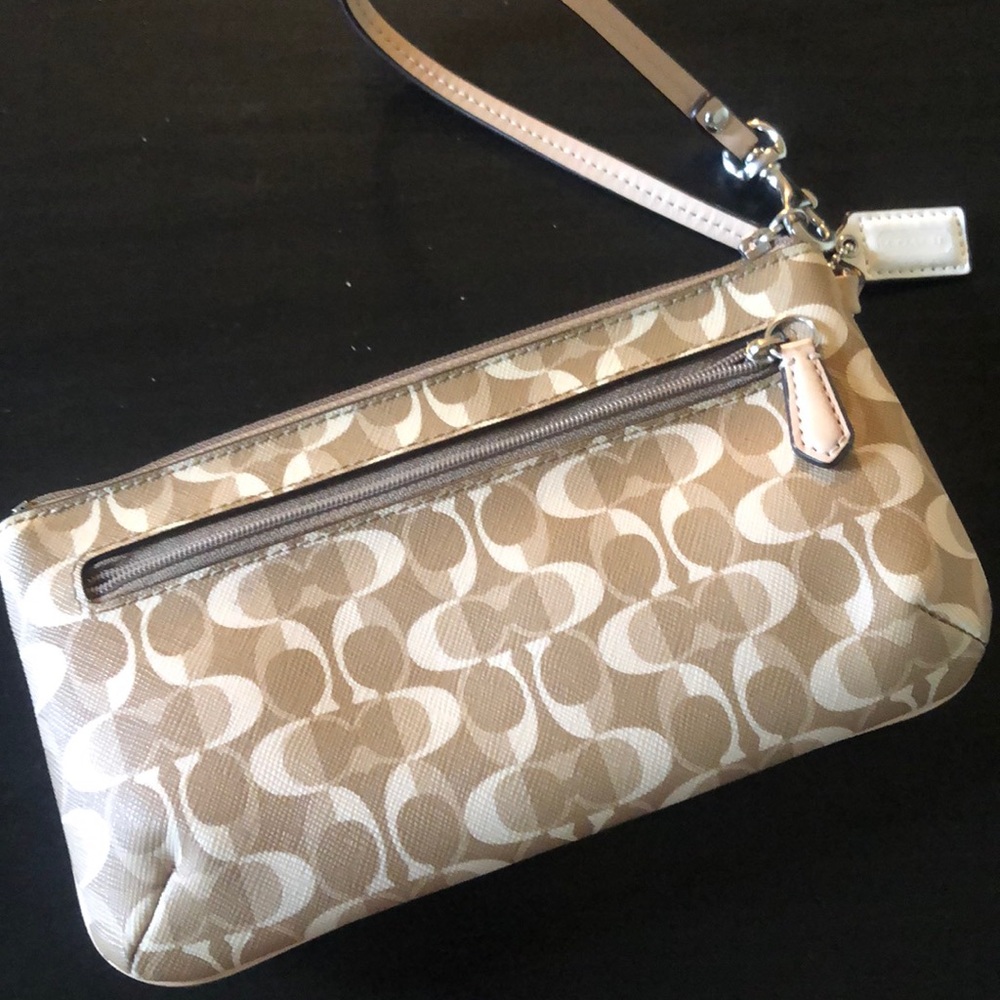 Coach wristlet - Picture 4 of 5